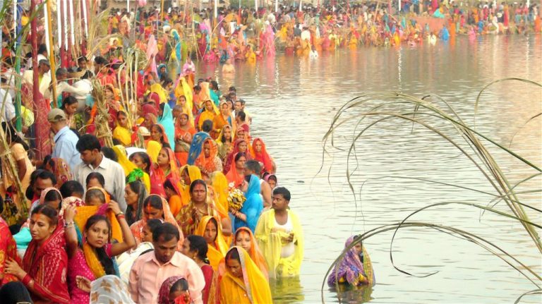 Rituales en India entre espuma tóxica y aire contaminado – El Observatorio del laicismo