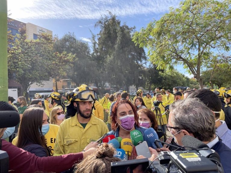 Unidas Podemos y Adelante trasladan su apoyo a bomberos forestales del Infoca «despedidos» por la Junta