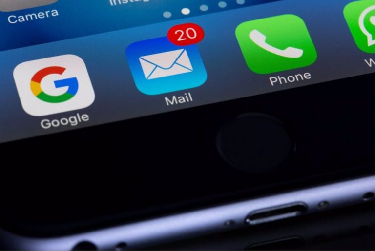 así nació una de las formas de comunicación más populares en la actualidad