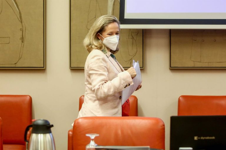 Calviño dice que España ya ha cumplido con los requisitos del tramo de 10.000 millones, que espera en 2021