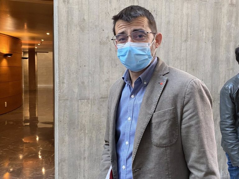 IU cree «autocomplaciente» y plano» el discurso de Lambán, que rehuye hablar de servicios públicos y fiscalidad