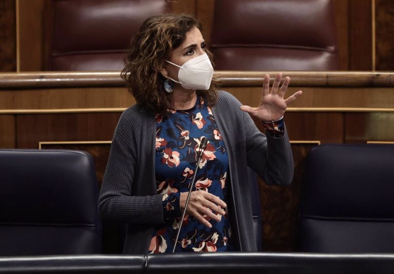 El Gobierno pacta con ERC y PNV que interinos con más de 5 años sean fijos sin opositar y con concurso de méritos