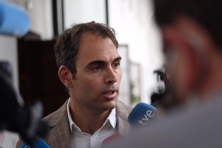 Valero acusa al Gobierno de PP-A y Cs de «anteponer su supervivencia» a una «recuperación justa» para Andalucía