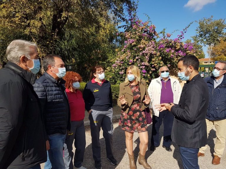 IU avisa de despidos en el servicio de desinfección de colegios por el Covid en Sevilla a finales de diciembre