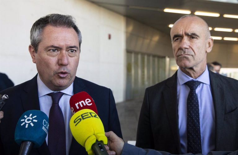 Espadas espera cerrar un acuerdo con Adelante Sevilla «en días» y llevar el Presupuesto al Pleno la próxima semana