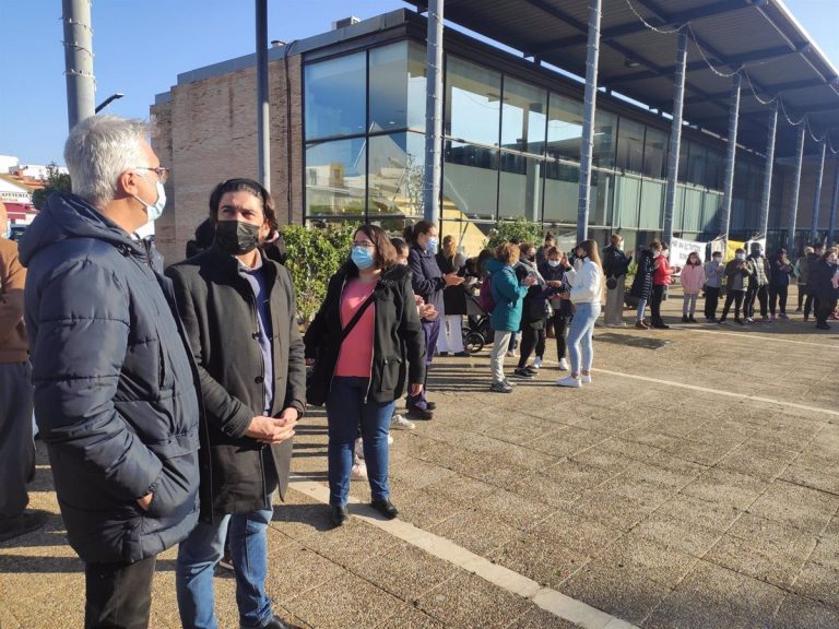 Ismael Sánchez y Manuel Lay apoyan las movilizaciones del IES Tartessos y reclaman el inicio de las obras