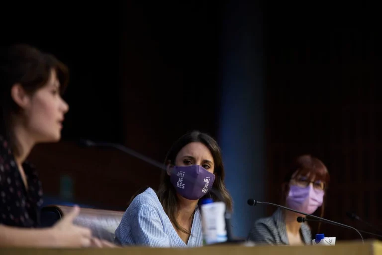 Podemos contrapone la lucha feminista a las políticas de la extrema derecha | España