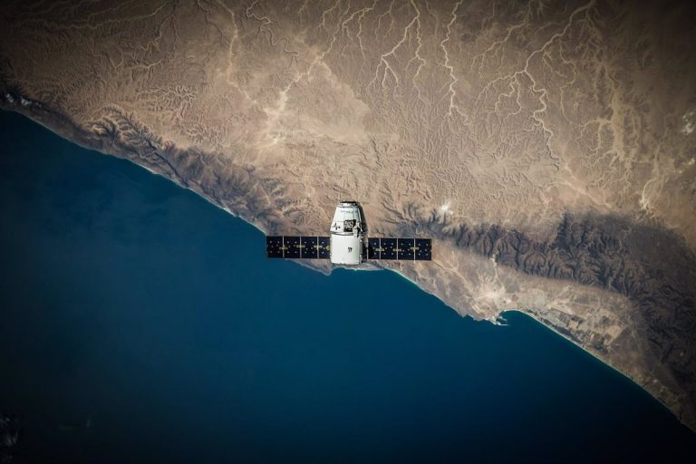 Las predicciones de ciberseguridad para 2022 apuntan a hackeos en el espacio y nuevas amenazas a dispositivos móviles