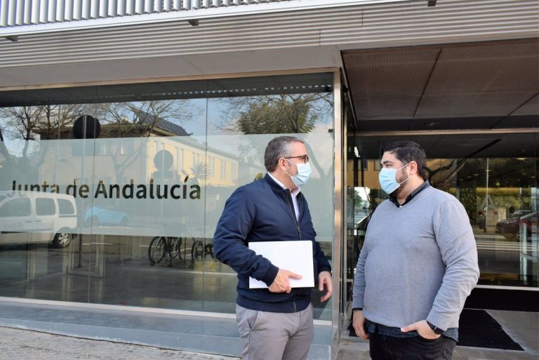 El alcalde de Los Palacios (Sevilla) teme un «desmantelamiento» del Andalucía Orienta ante la reordenación del servicio