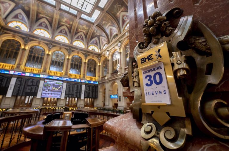 El Ibex 35 se revaloriza un 7,9% en un año marcado por la volatilidad