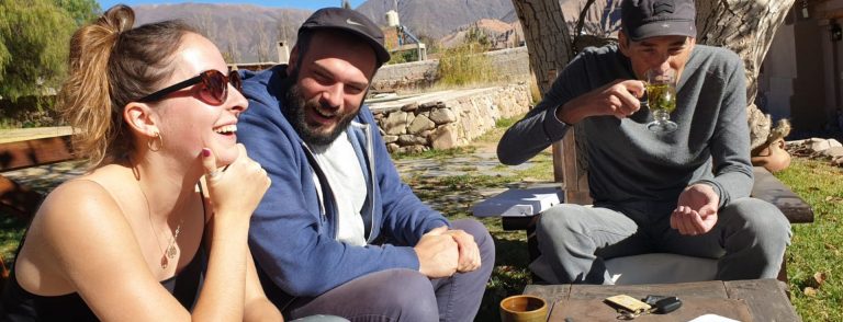 Es de Londres y vive en Bs. As.: “La lucha del argentino por lo que cree, inspira”