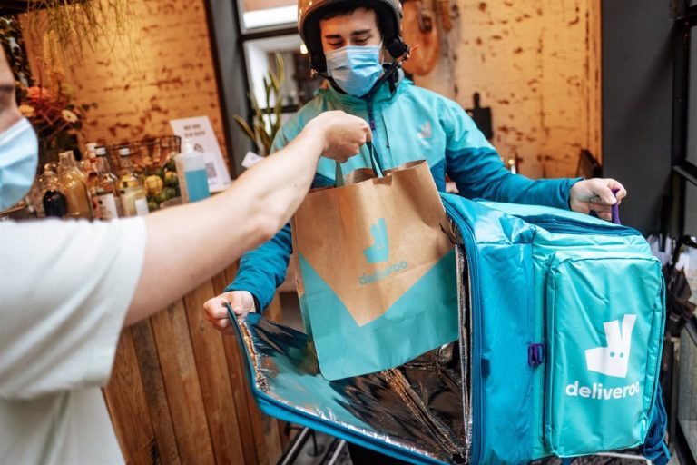 Deliveroo superó los 300 millones de pedidos en 2021 y elevó un 67% el valor de sus operaciones