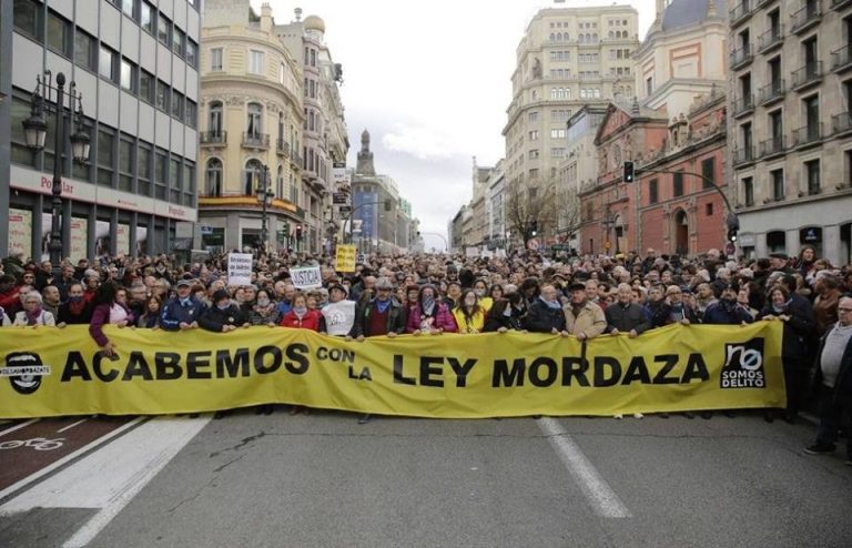 La plataforma “No somos Delito” convoca movilizaciones en todo el Estado español exigiendo al Gobierno la derogación completa de la “Ley Mordaza”