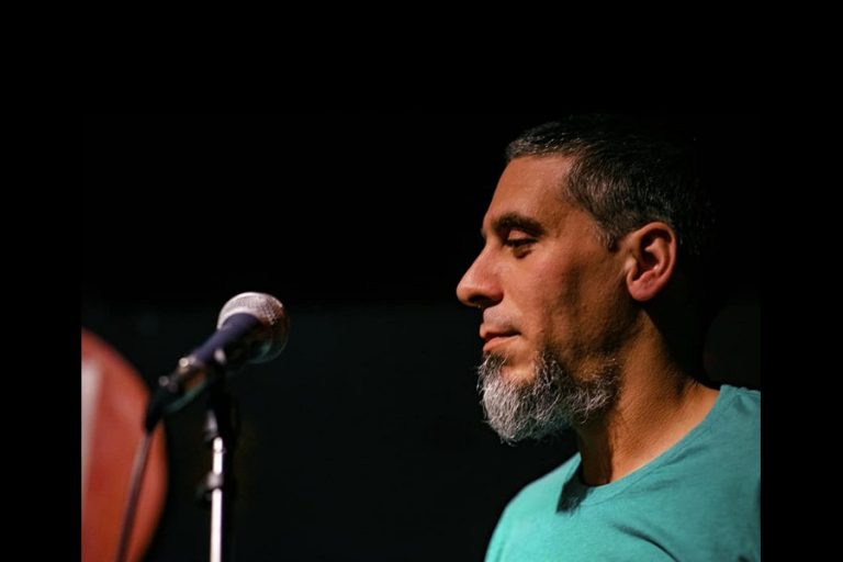 Joan de la Vega: Poema “Desaprender o desaparecer…”