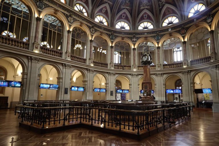 El Ibex 35 despierta con un alza del 0,5% y recupera los 8.600 enteros