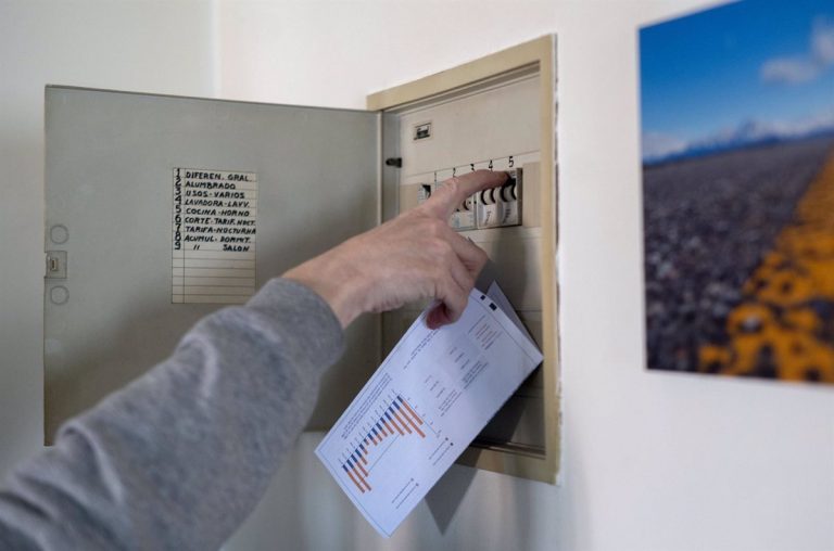 El precio de la luz del domingo marca la segunda mayor caída del año, hasta los 164,04 euros/MWh