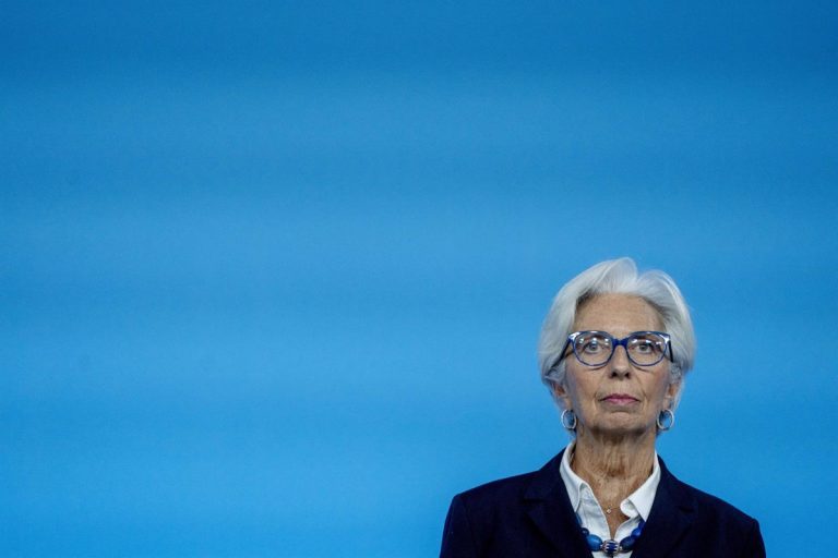 Lagarde promete que el BCE actuará «a su debido momento» para contener la inflación