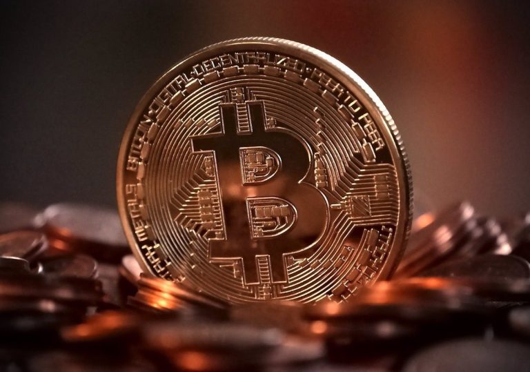 El bitcoin cotiza al alza tras legalizar Ucrania las criptomonedas
