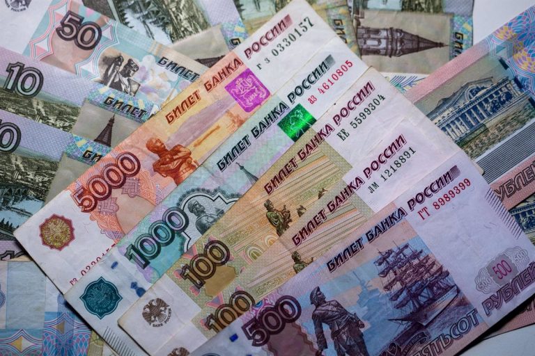 La Bolsa de Moscú cierra con un repunte de hasta el 26%
