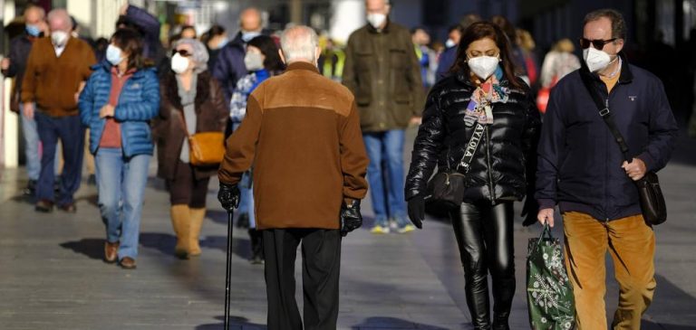 La mascarilla no será obligatoria en los patios de los colegios desde el jueves
