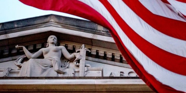 EUA: Detienen a pareja por robar y lavar 4,500 millones en criptomonedas desde 2016
