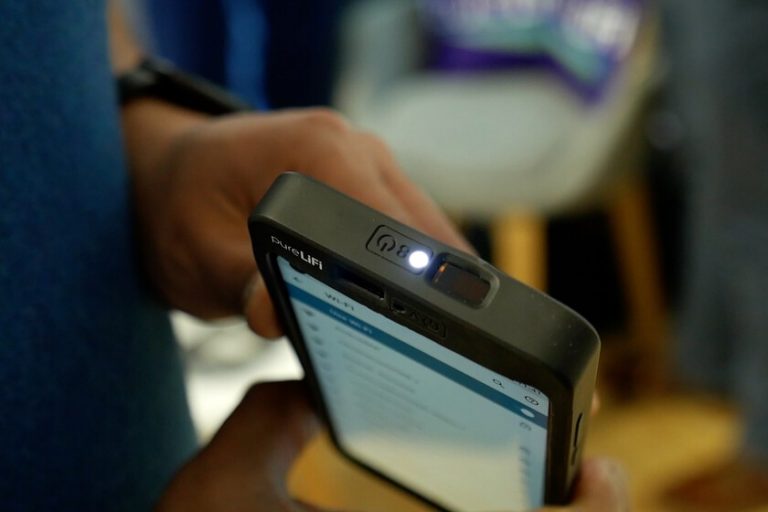 estos son los últimos avances de la tecnología que quiere desbancar al WiFi usando la luz
