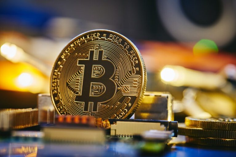 Minar Bitcoin consume muchísimos recursos. Para algunos, la solución es simple: cambiar su código