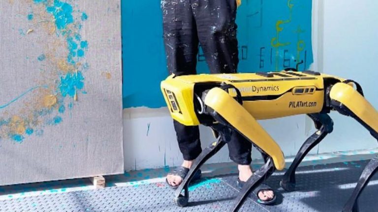 Obra de arte hecha por un perro robot se vende por US$ 40.000