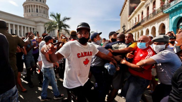La justicia cubana condena con hasta 30 años de cárcel a 127 manifestantes de las protestas contra el Gobierno – El Observatorio del laicismo