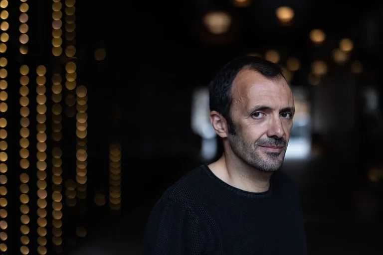 Isaac Rosa: “La saturación de distopías puede resignarnos a pensar que no hay un futuro mejorable” | Cultura
