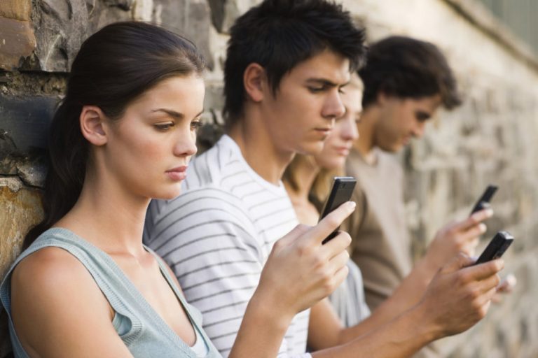 Individualismo extremo en redes sociales – Poder Popular