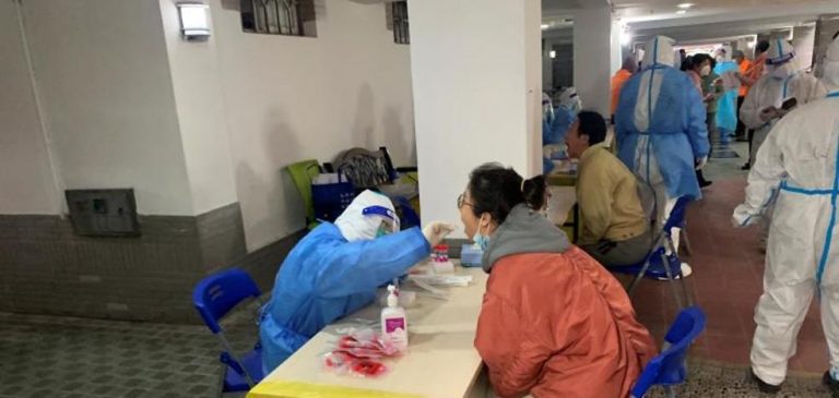 China confirma muertos por coronavirus por primera vez en un año