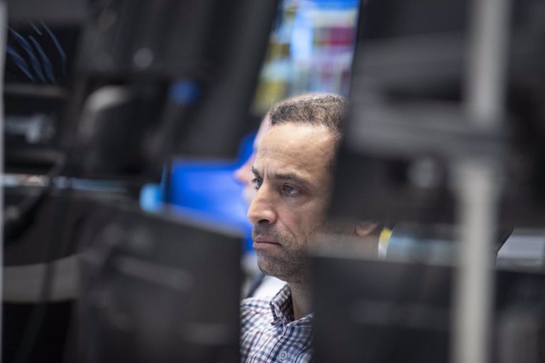 El regulador financiero ruso suspende las sesiones pre y posmercado de la Bolsa de Moscú hasta el viernes