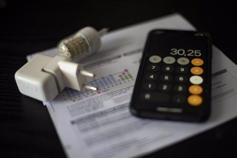 El precio de la luz marca mañana su segundo registro más caro de la historia, hasta los 379,03 euros/MWh