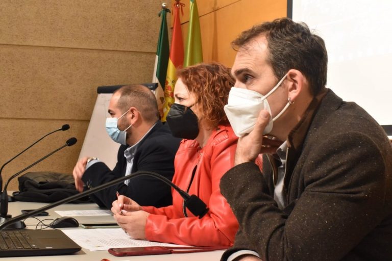 Valero (IU) señala la «ausencia de política medioambiental» de la Junta y pide su implicación para «salvar» el río Genil