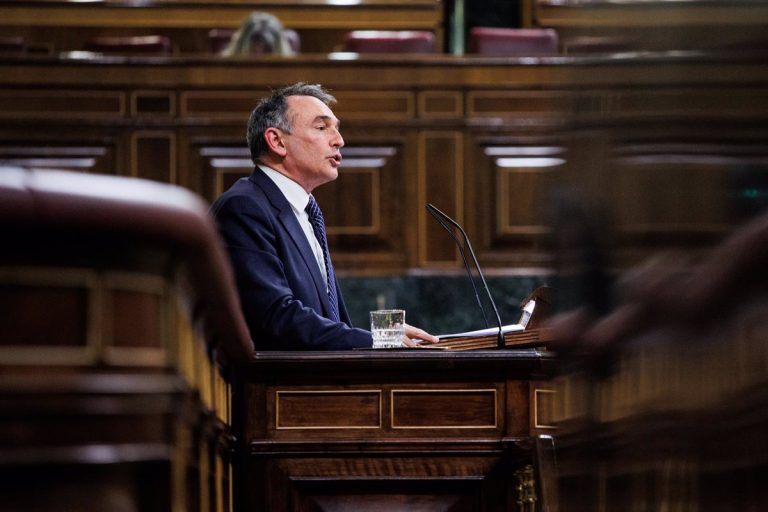 IU critica que la Justicia española no siga a la británica con su visión «anticuada» de la inviolabilidad del emérito