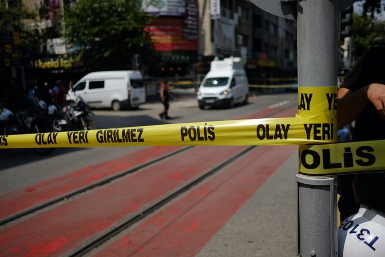 Al menos cuatro muertos y dos heridos en un tiroteo a las puertas de un tribunal en Estambul