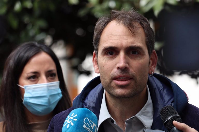 IU apela a «un frente amplio que supere el actual espacio político sin dejar a nadie atrás» para ganar la Junta