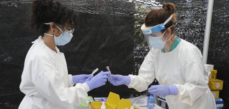 Sanidad notifica otra ligera subida de la incidencia de covid