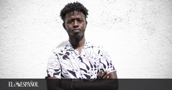 Malik, de ser vendido como esclavo en Libia a hablar cinco idiomas y estudiar bachillerato