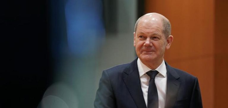 La opinión pública y los socios de gobierno «activan» a Scholz