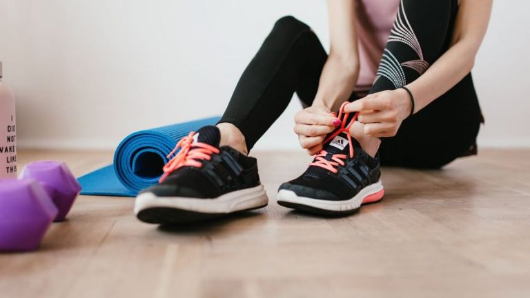 el ejercicio casero quemagrasa de moda que tonifica tus músculos