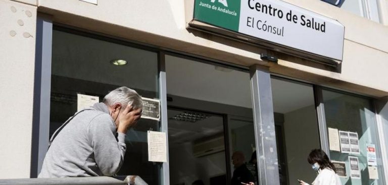La incidencia en mayores de 60 años baja seis puntos hasta los 420