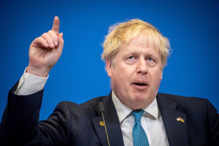 Johnson sospecha que Putin no informa a la ciudadanía rusa sobre las «atrocidades» en las ciudades ucranianas