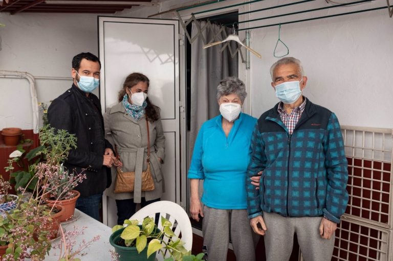 Adelante Sevilla pide a Emvisesa que «haga todo lo posible» por un matrimonio «acosado» en una vivienda de Triana