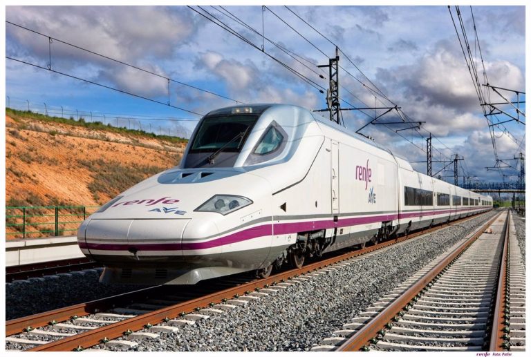 Renfe registra un récord con más de 163.000 viajeros transportados en el primer día de Semana Santa