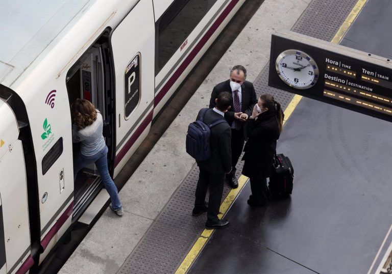 Renfe instala más de 600 desfibriladores en su flota con una inversión de tres millones de euros