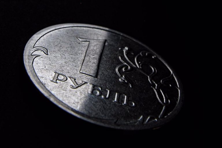 El Banco de Rusia advierte de que las sanciones afectarán cada vez más a la economía real