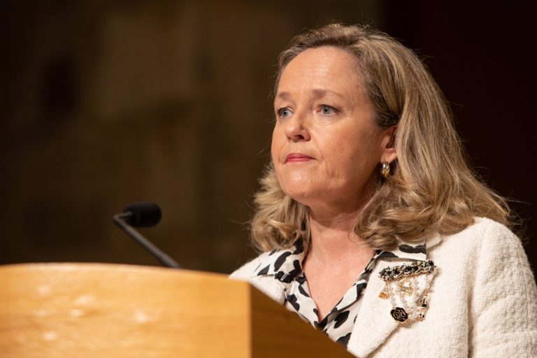 Calviño avanza una «rebaja significativa» en la estimación de PIB para 2022 el próximo viernes