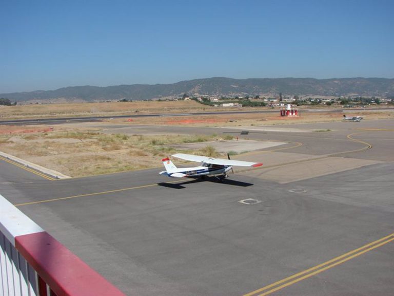 Los grupos del Ayuntamiento de Córdoba piden a Aena no recurrir la sentencia del aeropuerto al ser competencia propia